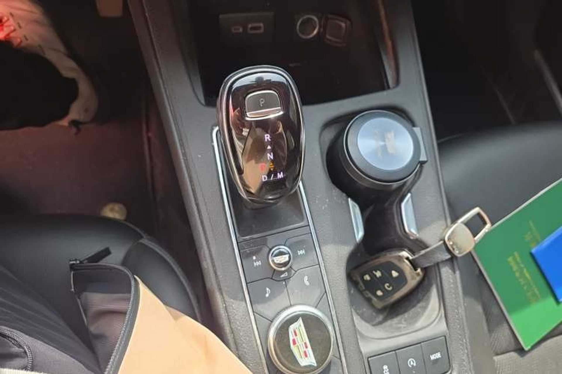 Used Cadillac XT4 2021 28T Two-Wheel Drive Tech Edition Gear Lever