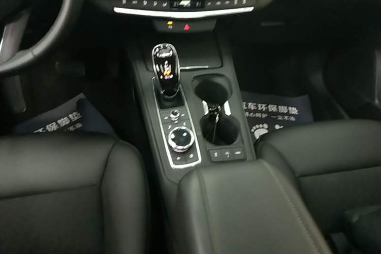 Used Cadillac XT4 2021 28T Two-Wheel Drive Tech Edition Gear Lever