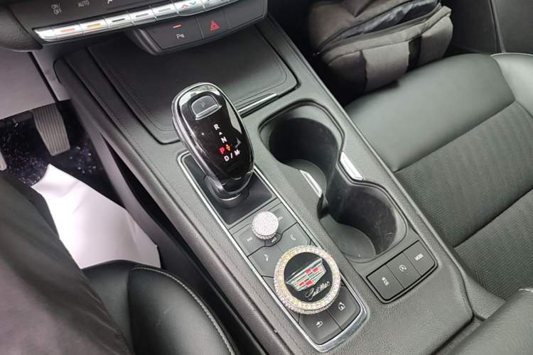 Used Cadillac XT4 2021 28T Two-Wheel Drive Tech Edition Gear Lever