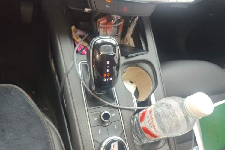 Used Cadillac XT4 2021 28T Two-Wheel Drive Tech Edition Gear Lever