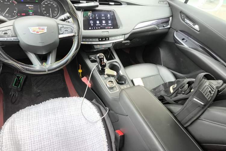 Used Cadillac XT4 2021 28T Two-Wheel Drive Tech Edition Gear Lever