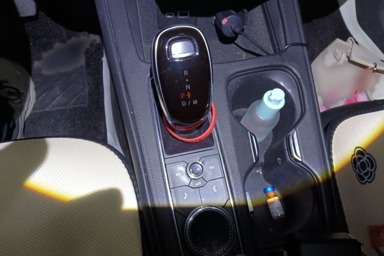 Used Cadillac XT4 2021 28T Two-Wheel Drive Tech Edition Gear Lever