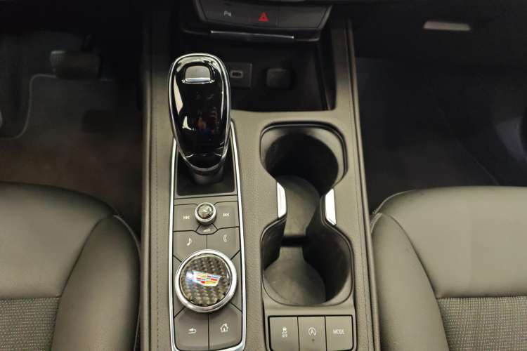 Used Cadillac XT4 2021 28T Two-Wheel Drive Tech Edition Gear Lever