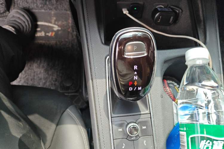 Used Cadillac XT4 2021 28T Two-Wheel Drive Tech Edition Gear Lever