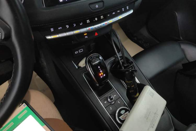 Used Cadillac XT4 2021 28T Two-Wheel Drive Tech Edition Gear Lever