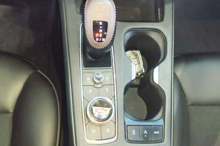 Used Cadillac XT4 2021 28T Two-Wheel Drive Tech Edition Gear Lever
