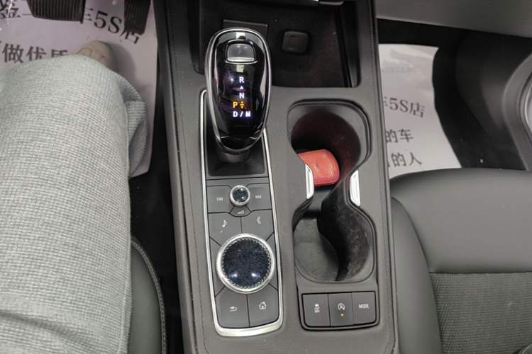 Used Cadillac XT4 2021 28T Two-Wheel Drive Tech Edition Gear Lever