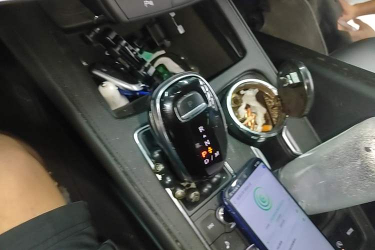Used Cadillac XT4 2021 28T Two-Wheel Drive Tech Edition Gear Lever