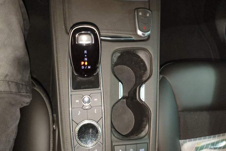 Used Cadillac XT4 2021 28T Two-Wheel Drive Tech Edition Gear Lever