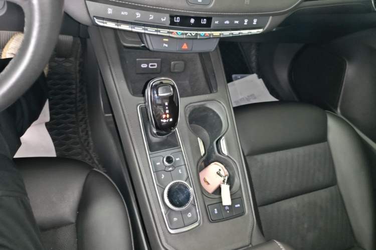 Used Cadillac XT4 2021 28T Two-Wheel Drive Tech Edition Gear Lever