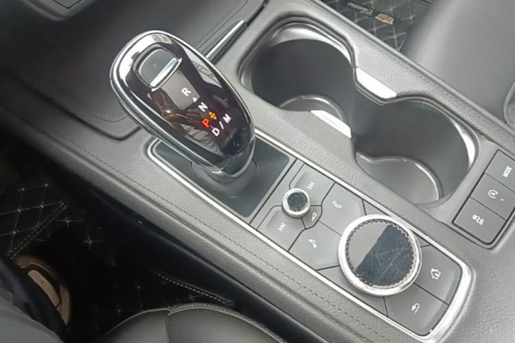 Used Cadillac XT4 2021 28T Two-Wheel Drive Tech Edition Gear Lever