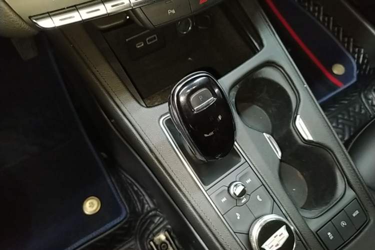 Used Cadillac XT4 2021 28T Two-Wheel Drive Tech Edition Gear Lever