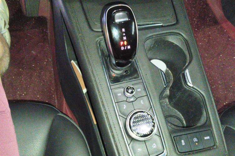 Used Cadillac XT4 2021 28T Two-Wheel Drive Tech Edition Gear Lever