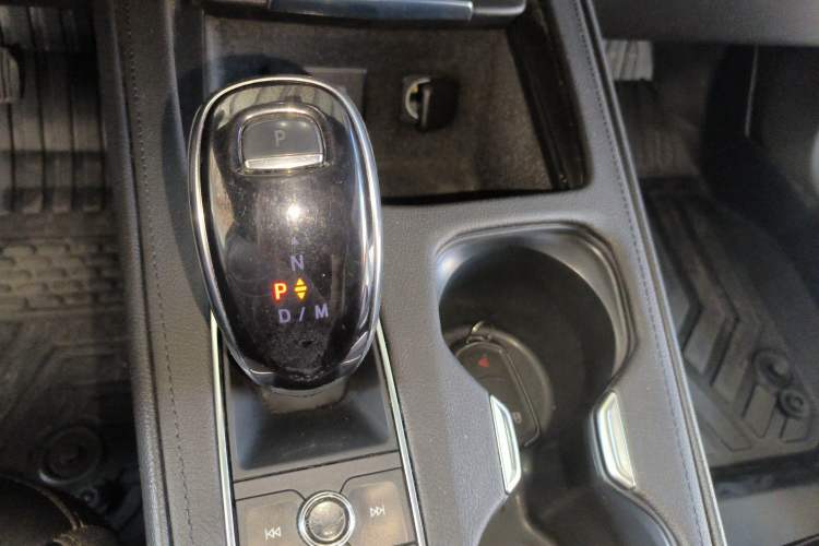 Used Cadillac XT4 2021 28T Two-Wheel Drive Tech Edition Gear Lever
