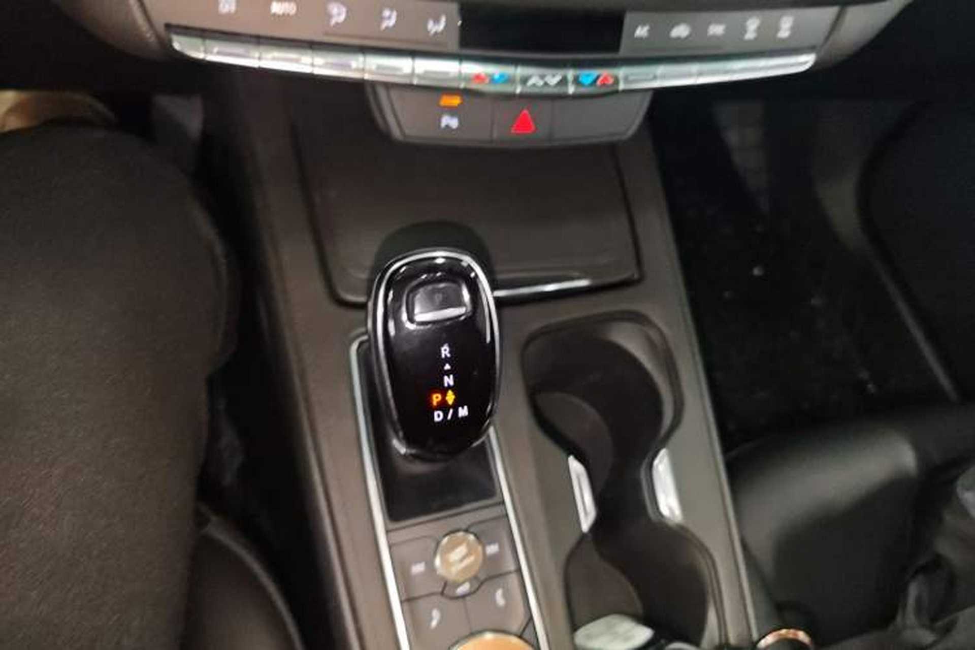 Used Cadillac XT4 2021 28T Two-Wheel Drive Tech Edition Gear Lever