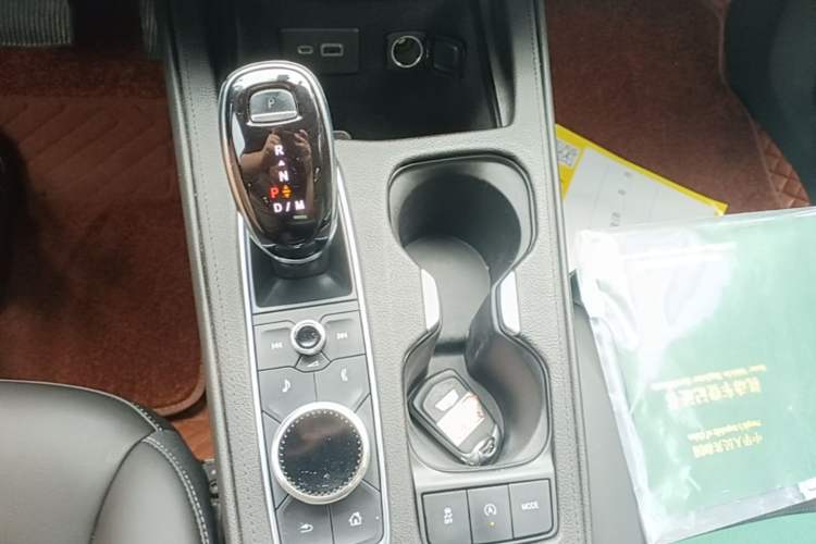 Used Cadillac XT4 2021 28T Two-Wheel Drive Tech Edition Gear Lever