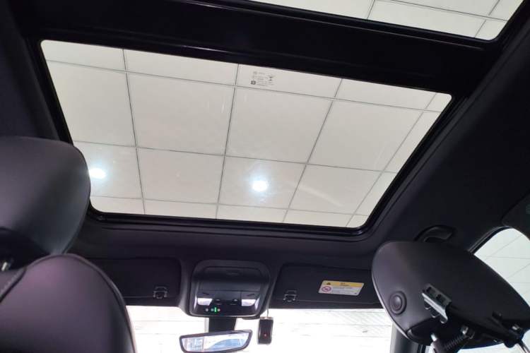 Used Cadillac XT4 2021 28T Two-Wheel Drive Luxury Version Headliner