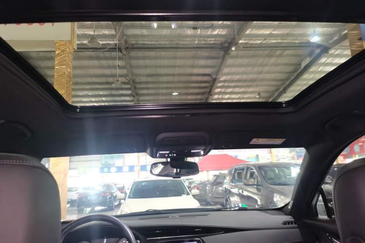 Used Cadillac XT4 2021 28T Two-Wheel Drive Leading Version Headliner