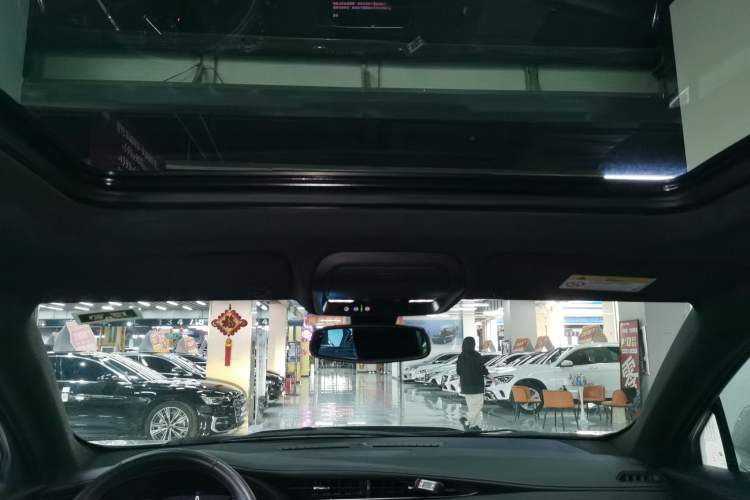 Used Cadillac XT4 2021 28T Two-Wheel Drive Luxury Version Headliner