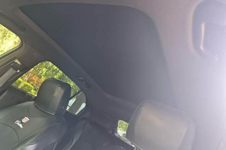 Used Cadillac XT4 2021 28T Two-Wheel Drive Luxury Version Headliner