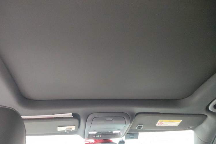 Used Cadillac XT4 2021 28T Two-Wheel Drive Luxury Version Headliner