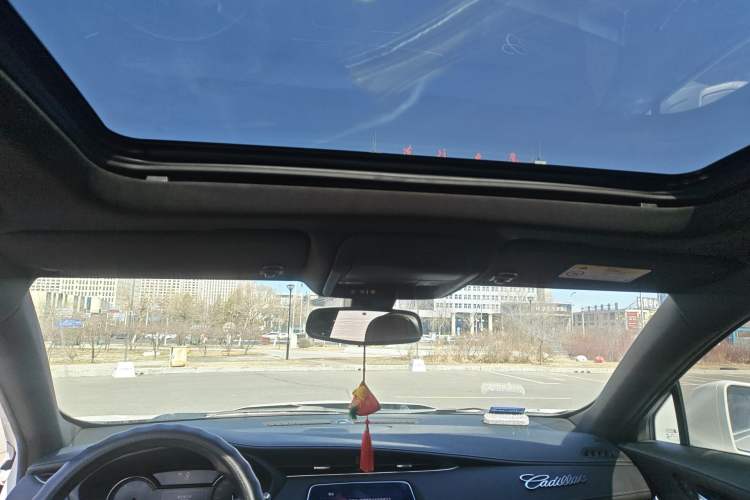 Used Cadillac XT4 2021 28T Two-Wheel Drive Luxury Version Headliner