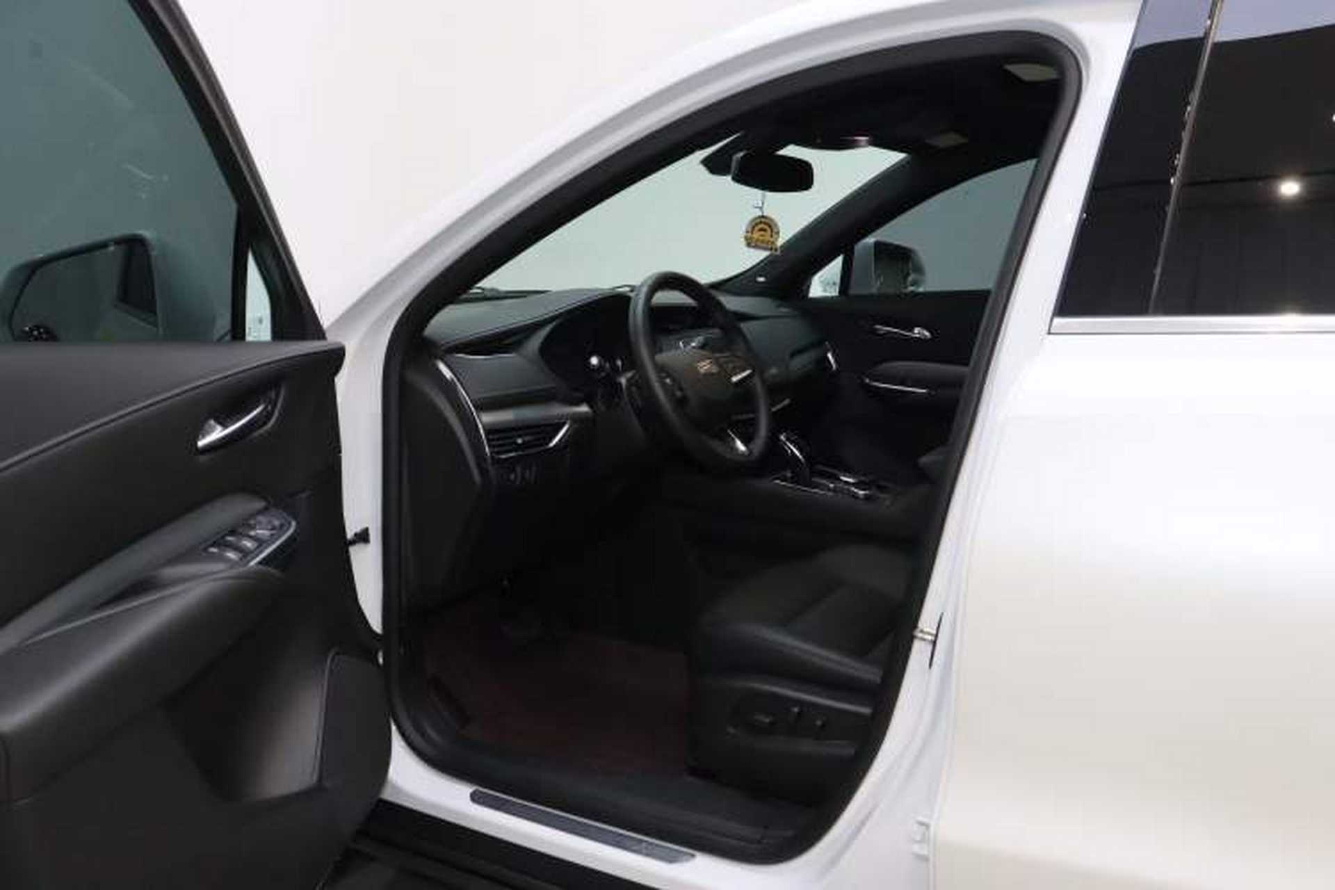 Used Cadillac XT4 2021 28T Two-Wheel Drive Leading Version Interior 1