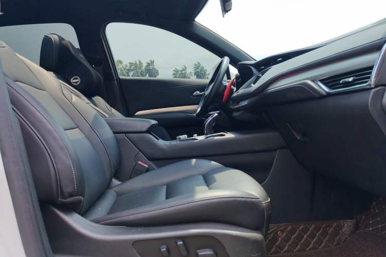Used Cadillac XT4 2021 28T Two-Wheel Drive Leading Version Interior 2