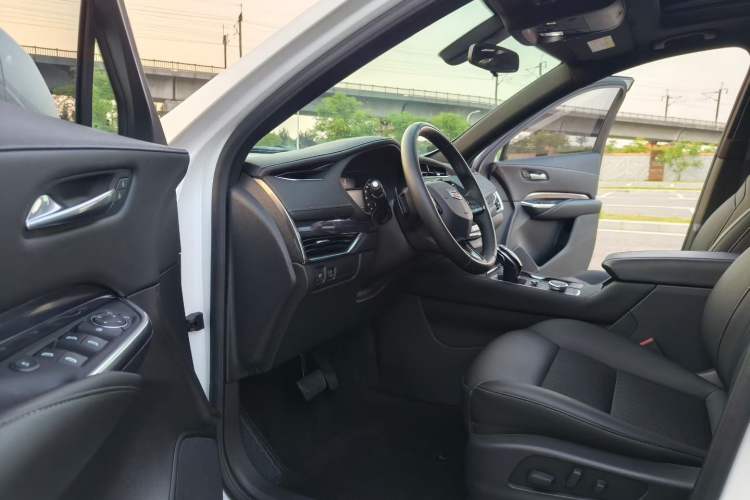 Used Cadillac XT4 2021 28T Two-Wheel Drive Tech Edition Interior 2