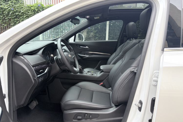 Used Cadillac XT4 2021 28T Two-Wheel Drive Tech Edition Interior 2