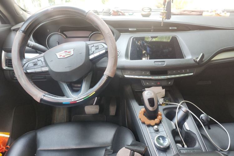 Used Cadillac XT4 2021 28T Two-Wheel Drive Luxury Version Interior 2