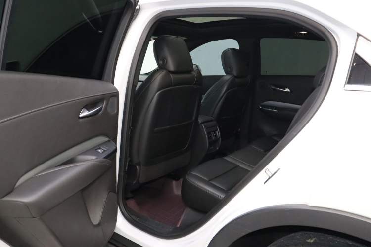 Used Cadillac XT4 2021 28T Two-Wheel Drive Leading Version Interior 2