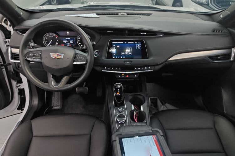 Used Cadillac XT4 2021 28T Two-Wheel Drive Leading Version Interior 2
