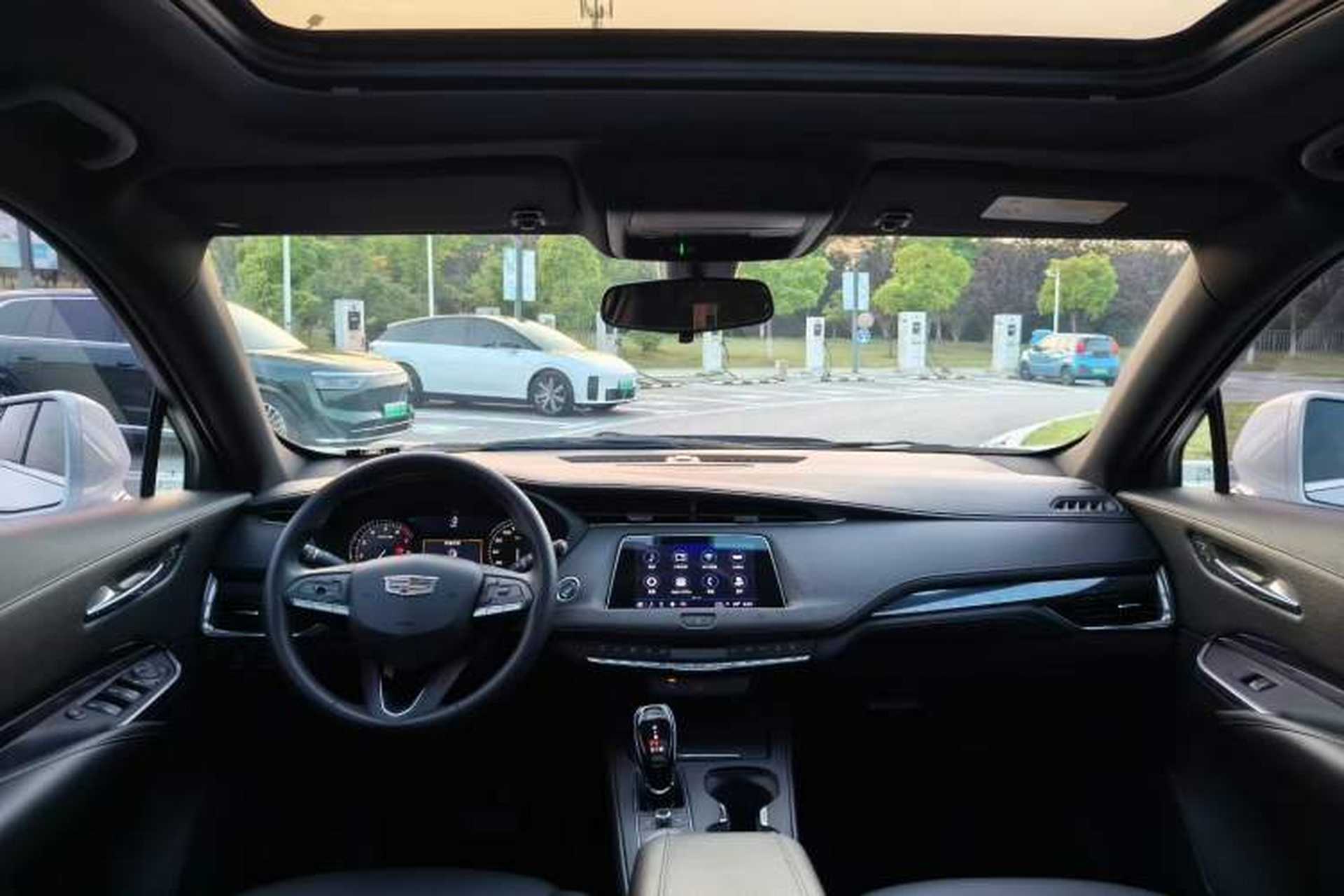 Used Cadillac XT4 2021 28T Two-Wheel Drive Tech Edition Interior 3