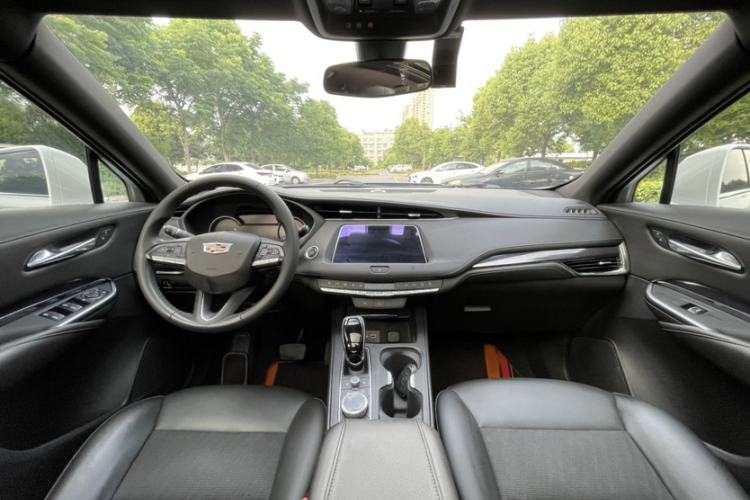 Used Cadillac XT4 2021 28T Two-Wheel Drive Tech Edition Interior 3