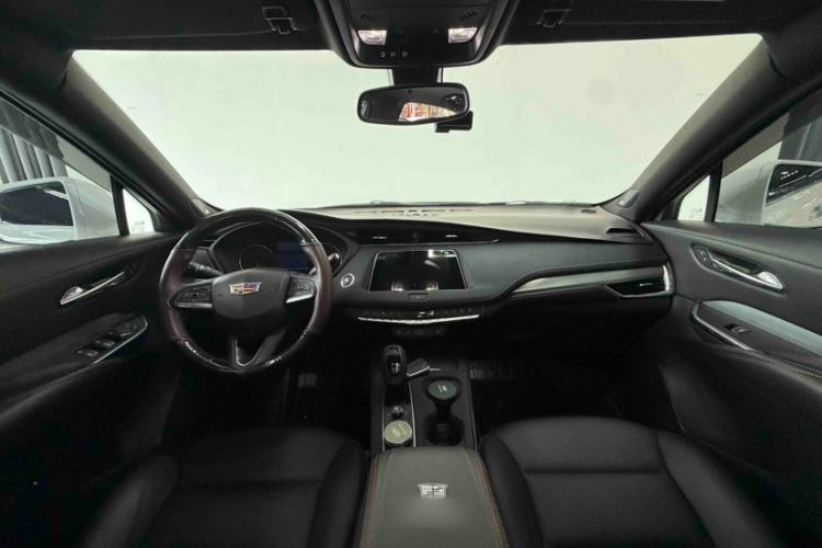 Used Cadillac XT4 2021 28T Two-Wheel Drive Leading Version Interior 3