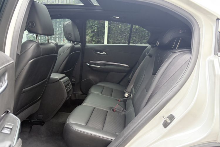 Used Cadillac XT4 2021 28T Two-Wheel Drive Tech Edition Interior 3