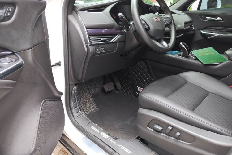 Used Cadillac XT4 2021 28T Two-Wheel Drive Tech Edition Interior 3