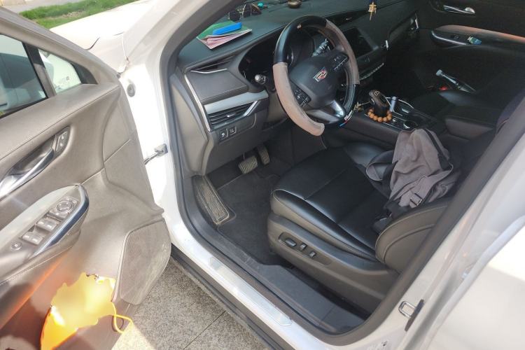 Used Cadillac XT4 2021 28T Two-Wheel Drive Luxury Version Interior 3