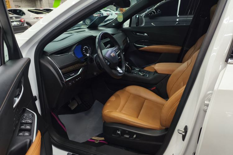 Used Cadillac XT4 2021 28T Four-Wheel Drive Platinum Edition Interior 3
