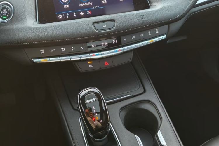 Used Cadillac XT4 2021 28T Two-Wheel Drive Tech Edition Interior 4