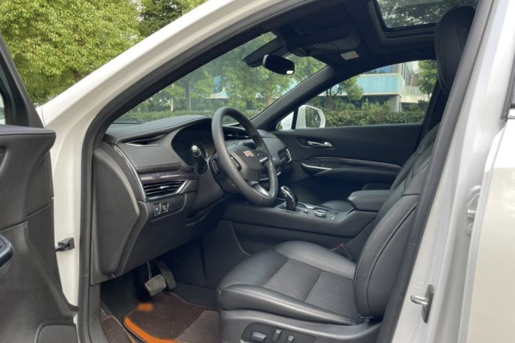 Used Cadillac XT4 2021 28T Two-Wheel Drive Tech Edition Interior 4