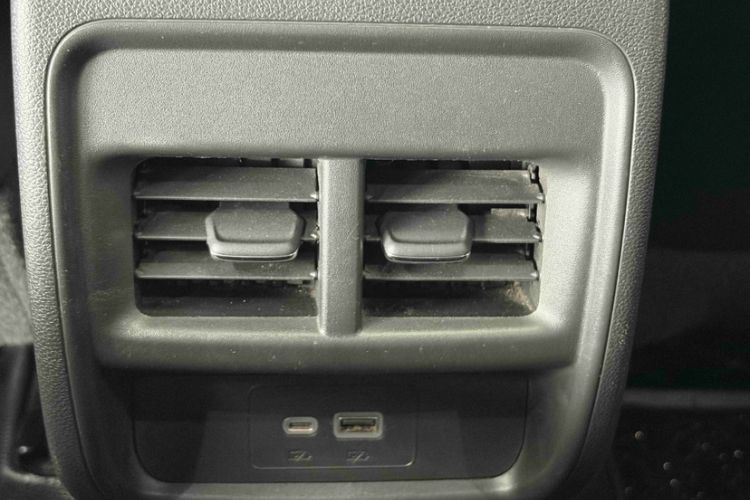 Used Cadillac XT4 2021 28T Two-Wheel Drive Leading Version Interior 4