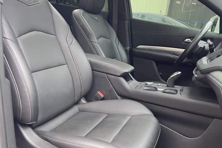 Used Cadillac XT4 2021 28T Two-Wheel Drive Luxury Version Interior 4