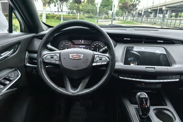 Used Cadillac XT4 2021 28T Two-Wheel Drive Luxury Version Interior 4