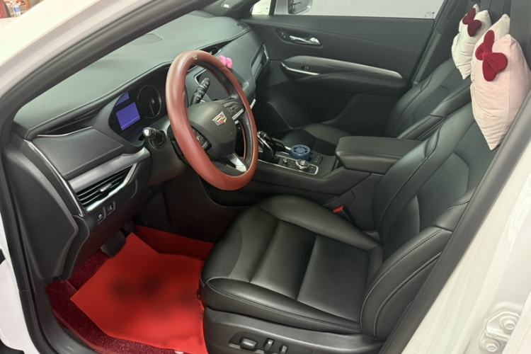 Used Cadillac XT4 2021 28T Two-Wheel Drive Leading Version Interior 4
