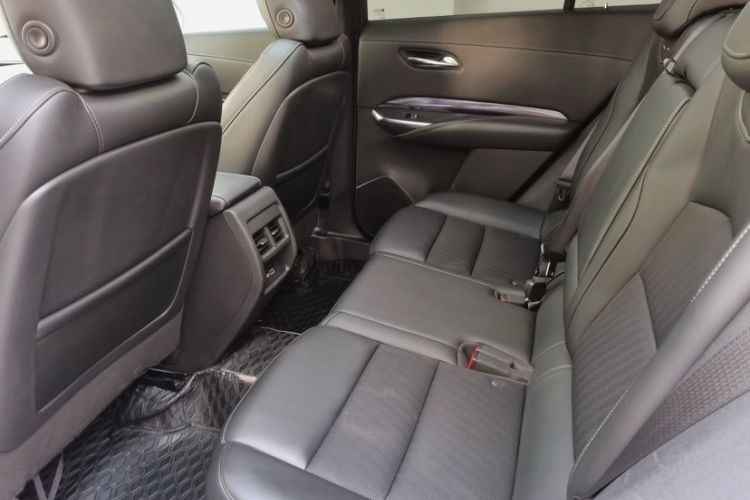 Used Cadillac XT4 2021 28T Two-Wheel Drive Tech Edition Interior 4