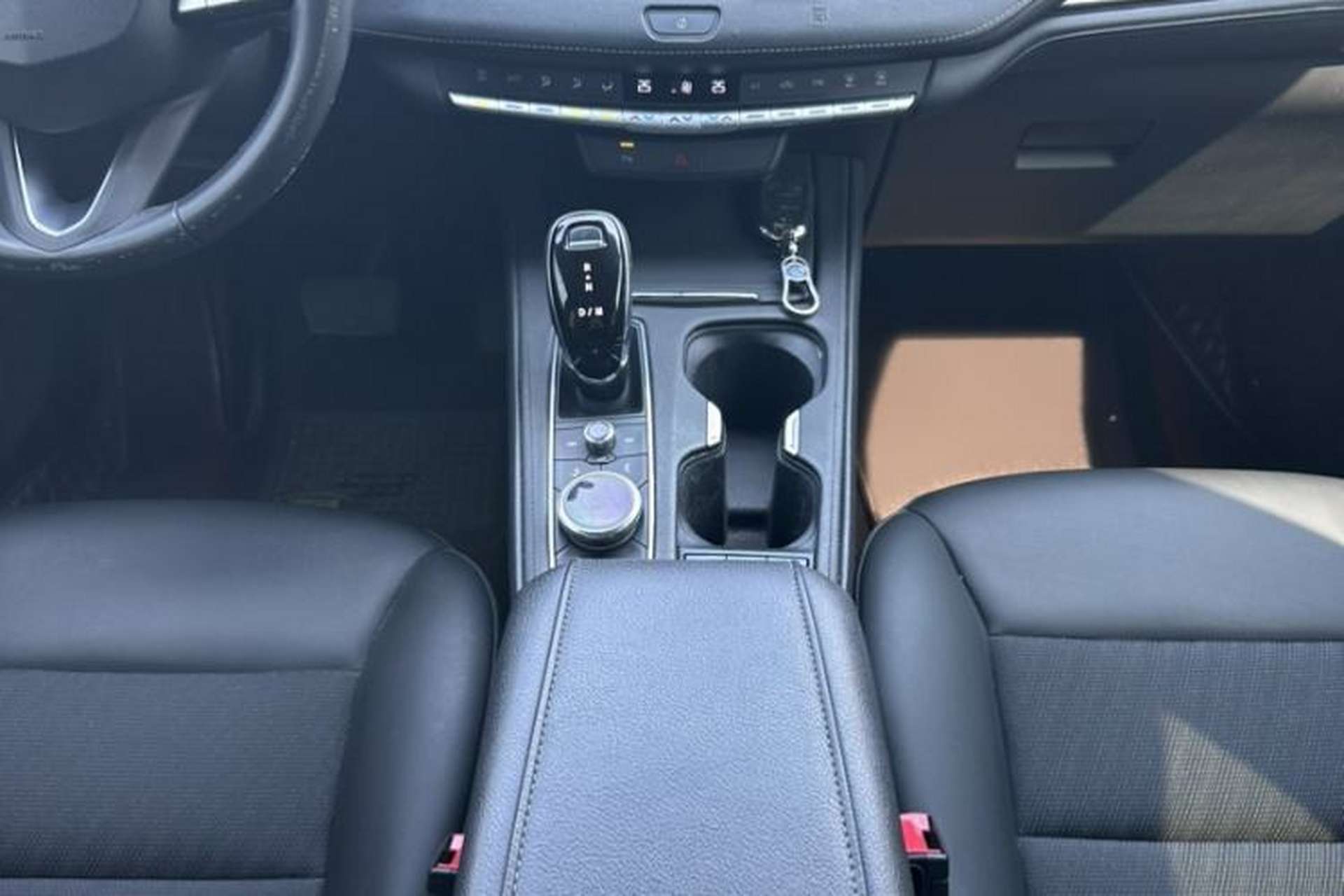 Used Cadillac XT4 2021 28T Two-Wheel Drive Tech Edition Interior 5