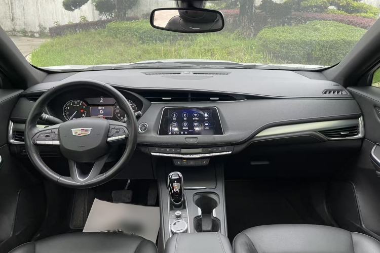 Used Cadillac XT4 2021 28T Two-Wheel Drive Luxury Version Interior 5