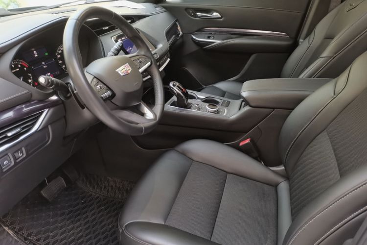 Used Cadillac XT4 2021 28T Two-Wheel Drive Tech Edition Interior 5